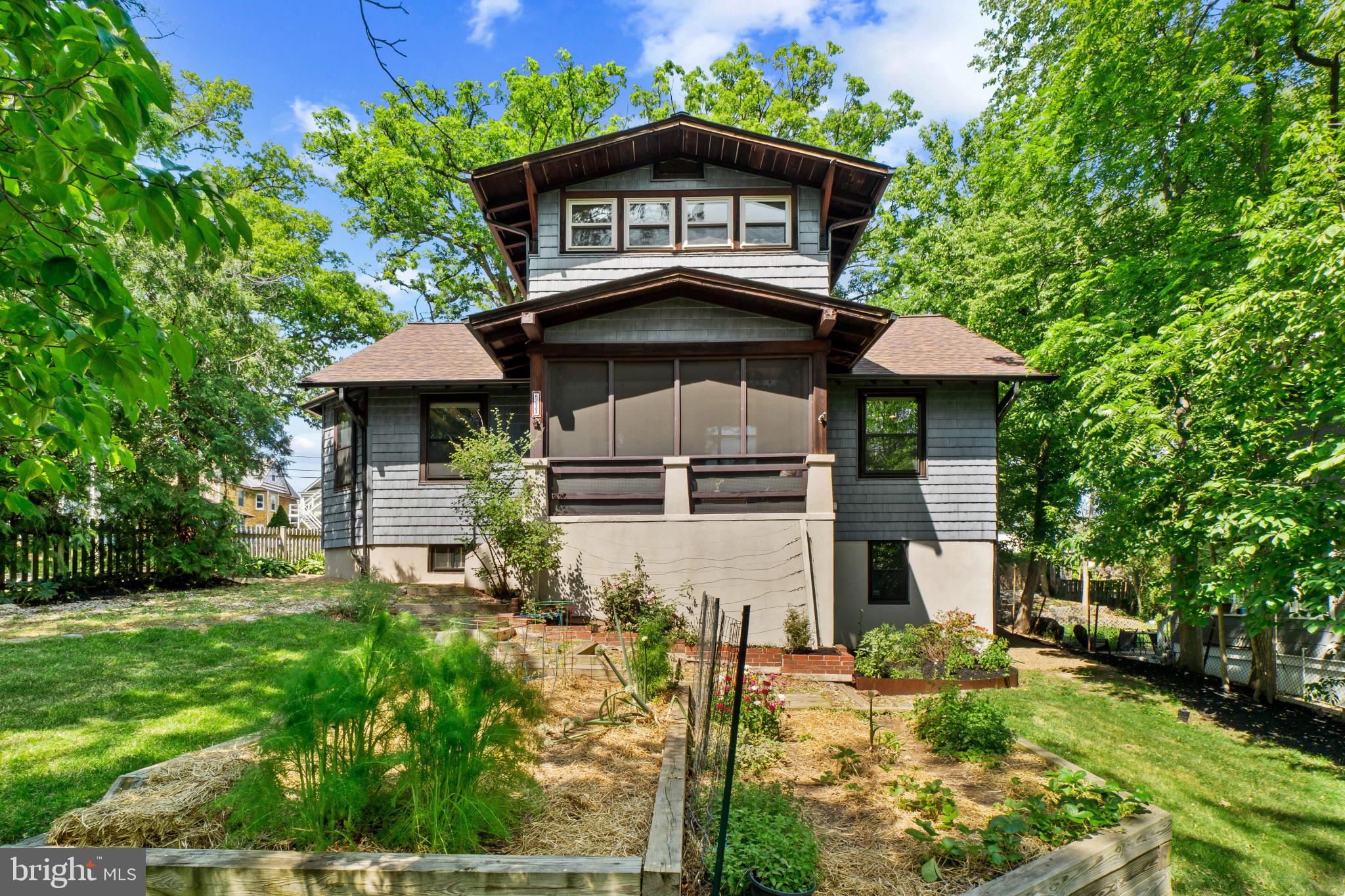 2900 Rueckert Avenue Baltimore, MD 21214 - Photo 35 of 40 a front view of a house with garden