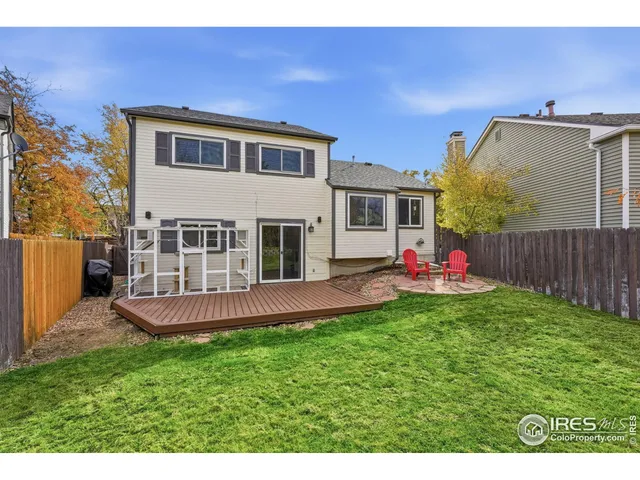 a view of outdoor space yard and deck