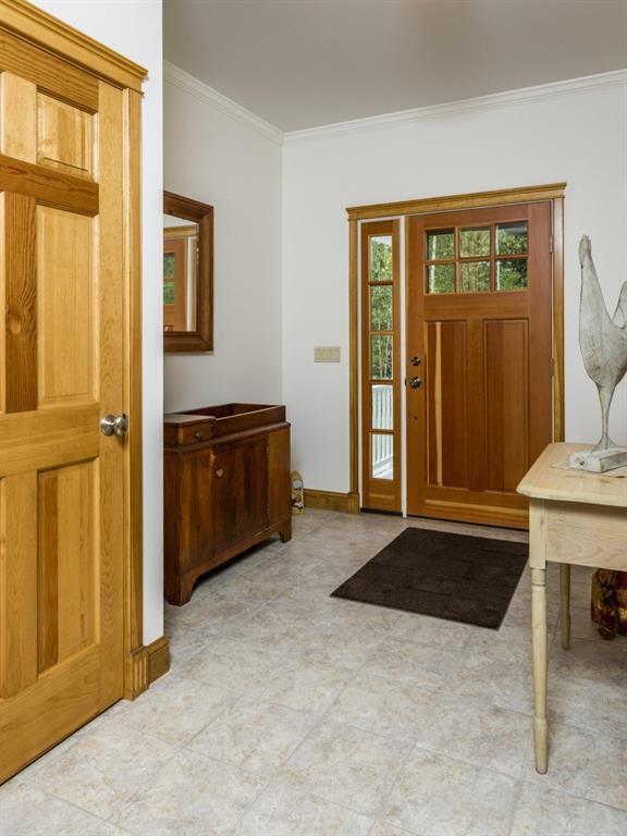 43 Pasture Lane Boothbay, ME 04571 - Photo 3 of 35 The foyer with closet and tile floor