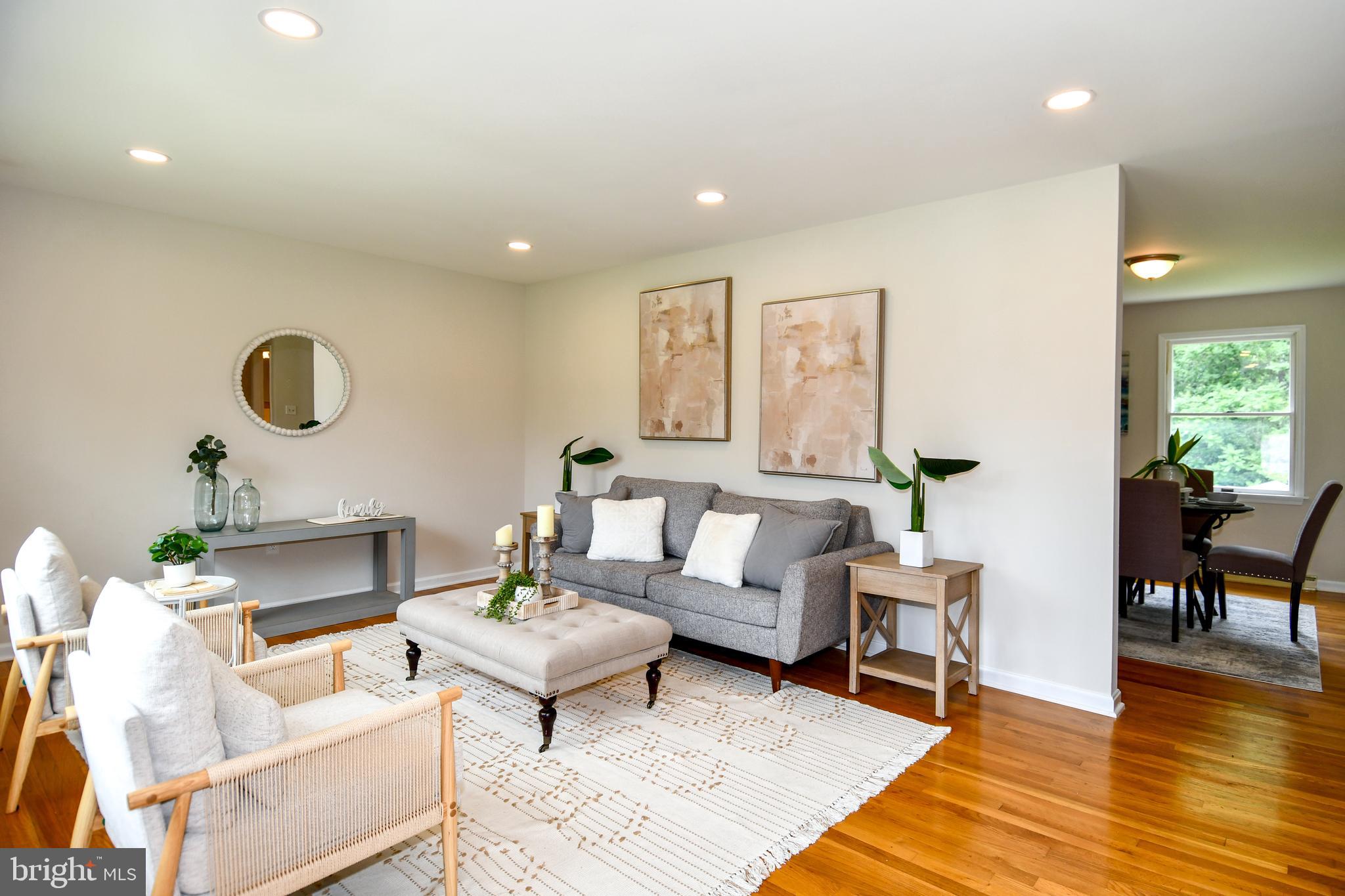 24909 Woodfield School Road Gaithersburg, MD 20882 - Photo 2 of 25 Living Room