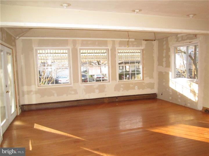 701 Harris Avenue Croydon, PA 19021 - Photo 3 of 8 Living Room