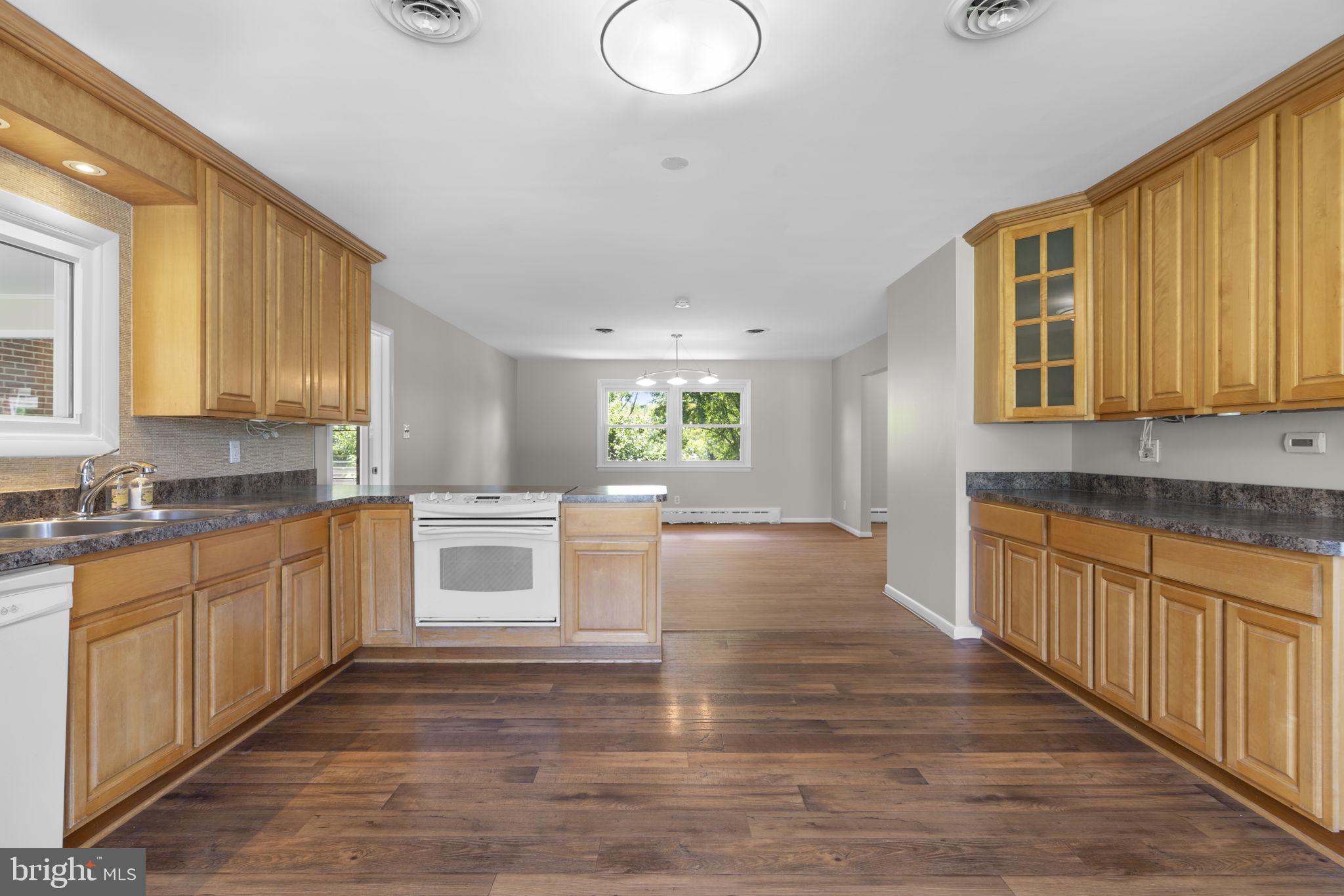 18015 Muncaster Road Rockville, MD 20855 - Photo 14 of 91
