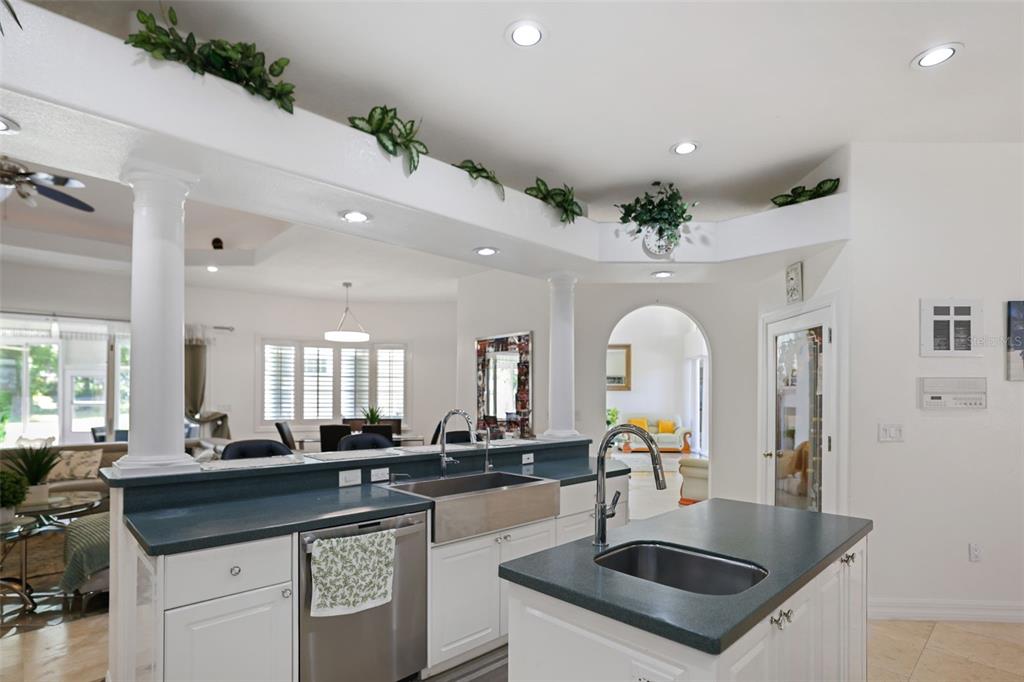 14423 Kandi Court Largo, FL 33774 - Photo 15 of 75