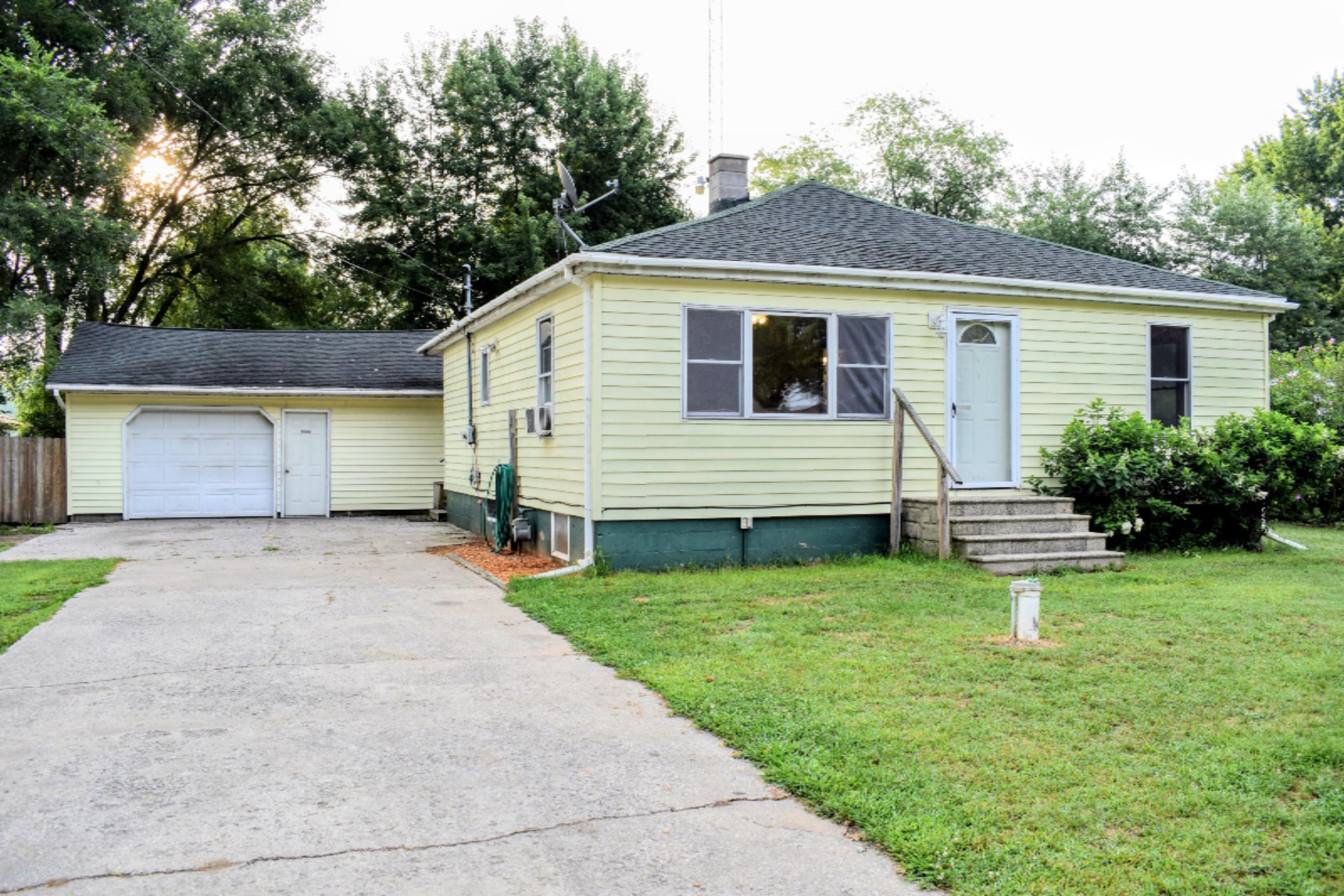 446 Mayfield Road Benton Harbor, MI 49022 - Photo 1 of 23 Exterior
