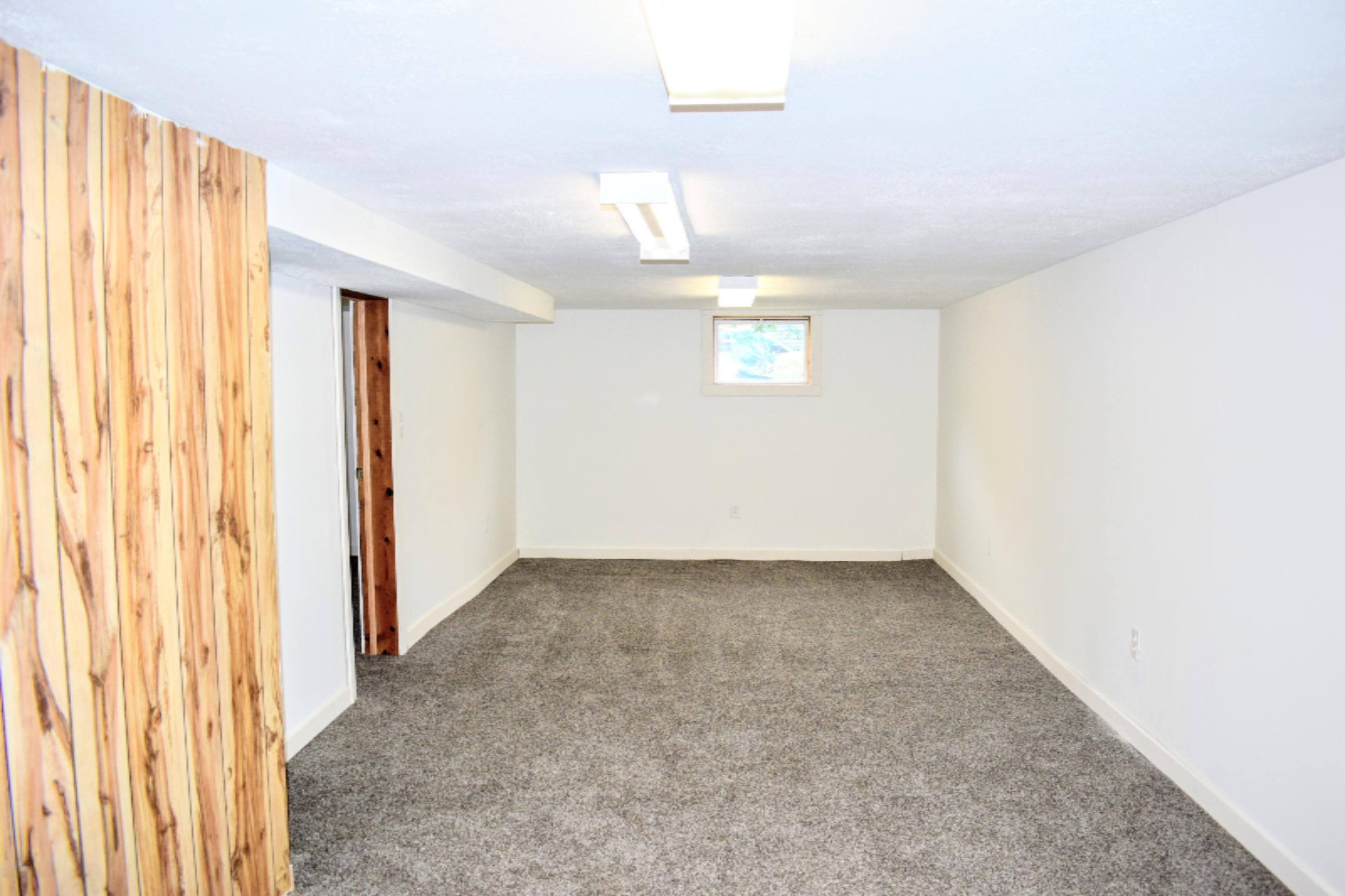 446 Mayfield Road Benton Harbor, MI 49022 - Photo 5 of 23 DSC_0586
