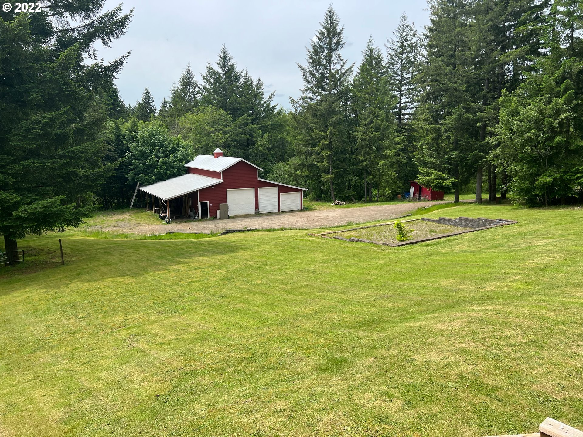 16207 Northeast Beebe Road Battle Ground, WA 98604 - Photo 30 of 32 a swimming pool with lawn chairs and wooden fence