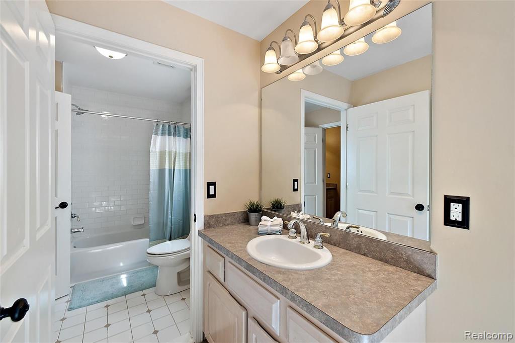 3501 Warwick Drive Rochester Hills, MI 48309 - Photo 36 of 67
