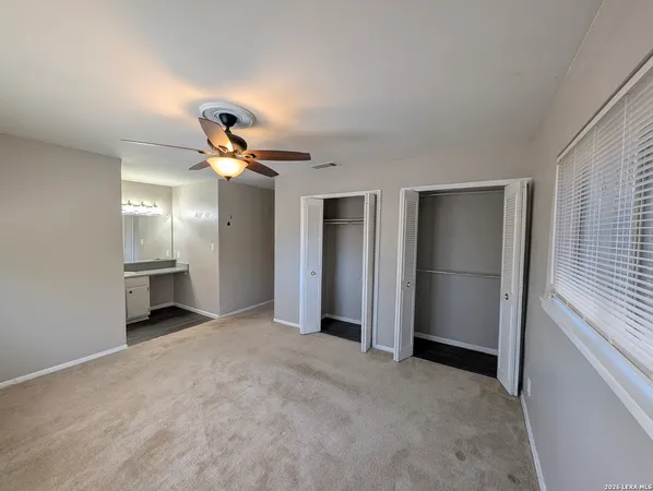 a view of a livingroom with a ceiling fan