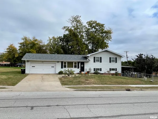 $184,000 | 400 Massey Lane, Jacksonville, IL 62650