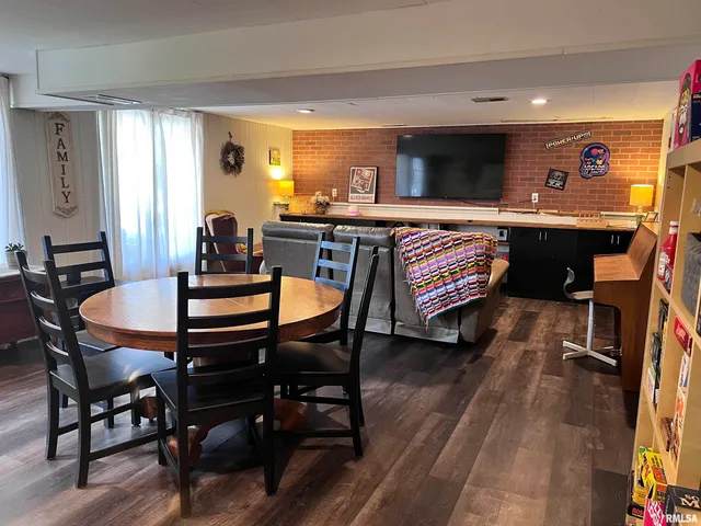 $204,900 | 400 Massey Lane, Jacksonville, IL 62650