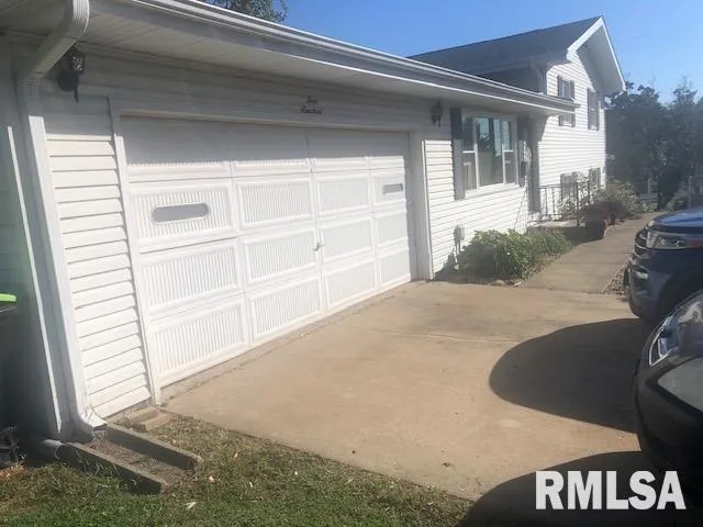 $204,900 | 400 Massey Lane, Jacksonville, IL 62650