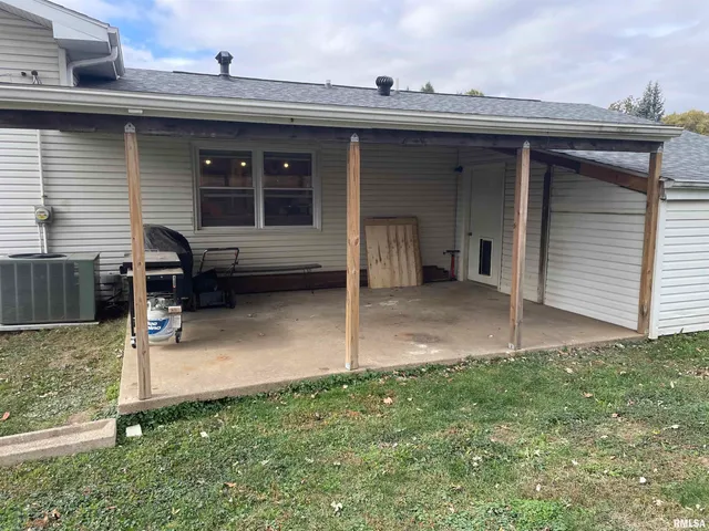 $204,900 | 400 Massey Lane, Jacksonville, IL 62650