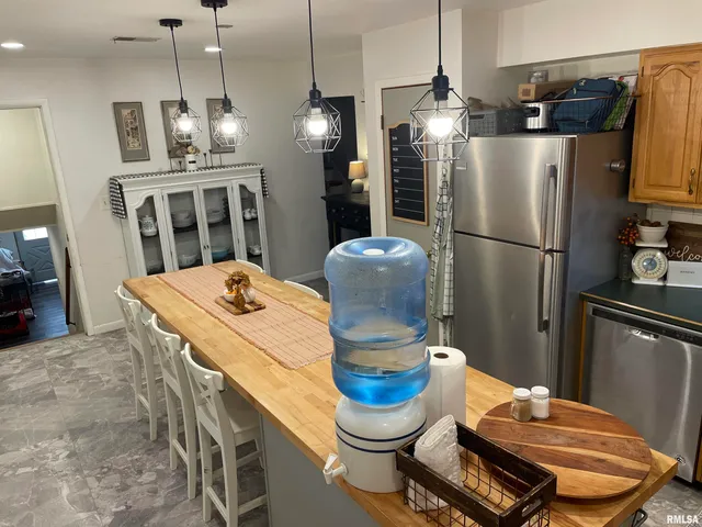 $204,900 | 400 Massey Lane, Jacksonville, IL 62650