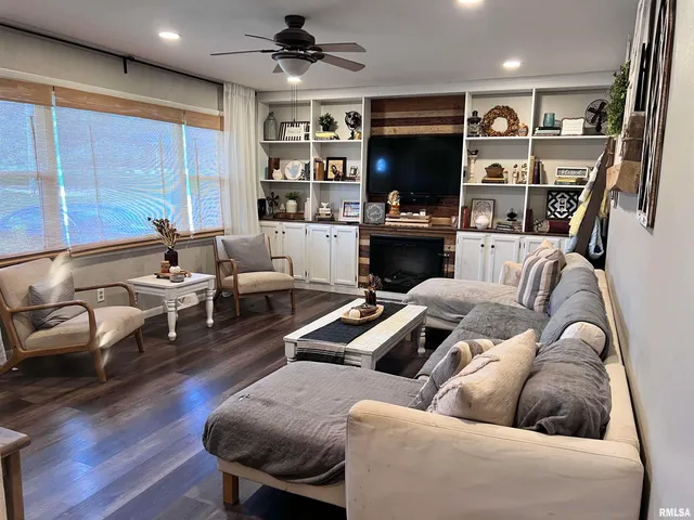 $204,900 | 400 Massey Lane, Jacksonville, IL 62650