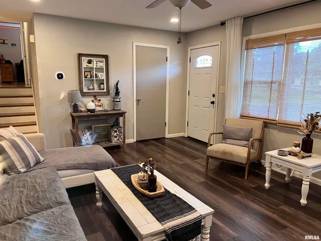 $204,900 | 400 Massey Lane, Jacksonville, IL 62650