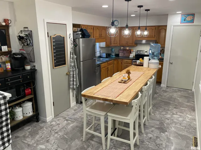 $204,900 | 400 Massey Lane, Jacksonville, IL 62650