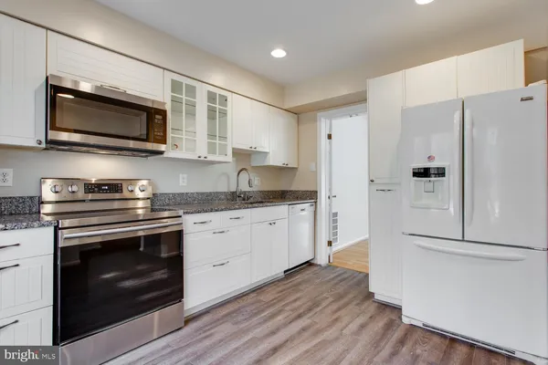 $3,100 | 4428 Holly Avenue, Fairfax, VA 22030