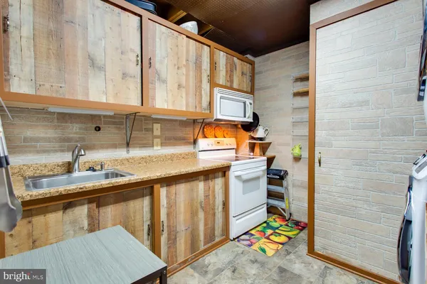 $3,100 | 4428 Holly Avenue, Fairfax, VA 22030