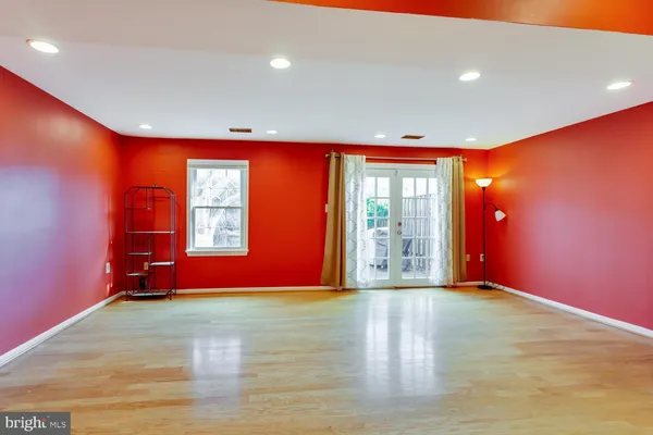 $3,100 | 4428 Holly Avenue, Fairfax, VA 22030