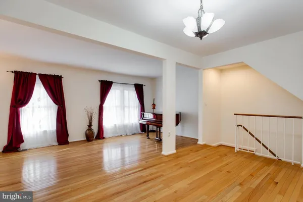 $3,100 | 4428 Holly Avenue, Fairfax, VA 22030