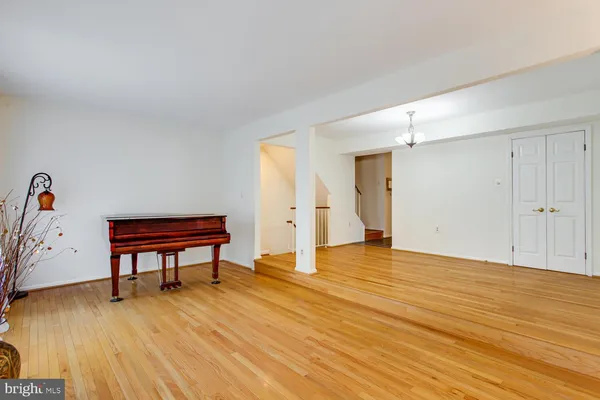 $3,100 | 4428 Holly Avenue, Fairfax, VA 22030