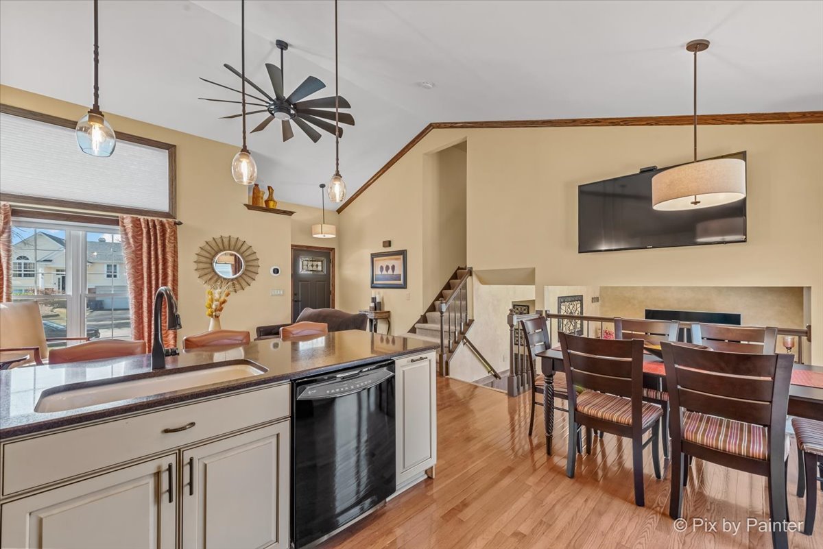 410 Harvard Lane Bartlett, IL 60103 - Photo 7 of 33