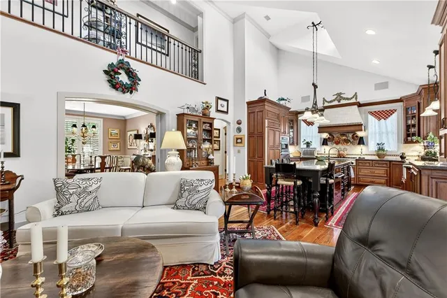 $1,325,000 | 7805 Mission Road, Prairie Village, KS 66208