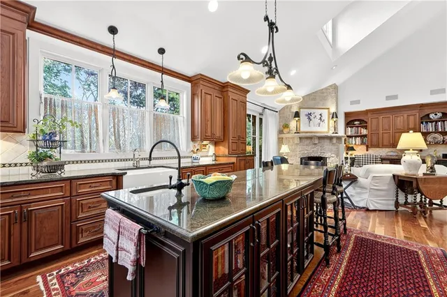 $1,325,000 | 7805 Mission Road, Prairie Village, KS 66208