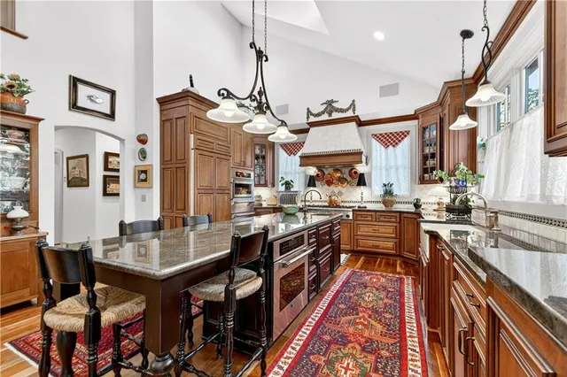 $1,325,000 | 7805 Mission Road, Prairie Village, KS 66208