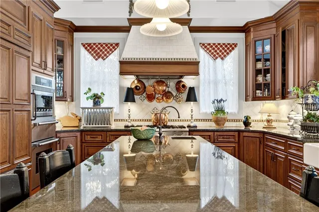 $1,325,000 | 7805 Mission Road, Prairie Village, KS 66208