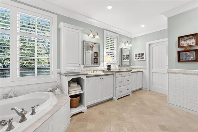 $1,325,000 | 7805 Mission Road, Prairie Village, KS 66208