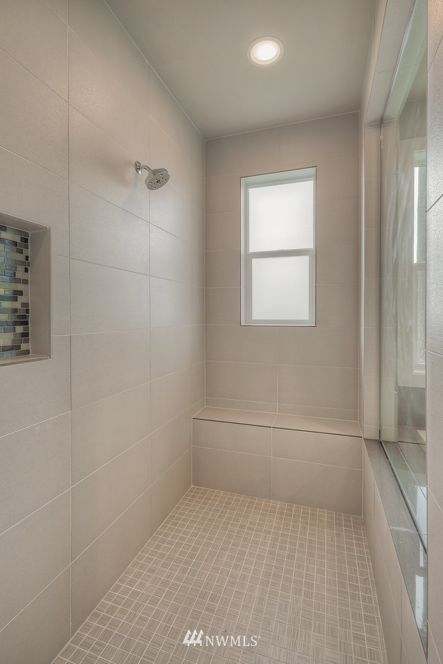 21819 33rd Drive Southeast, Unit 29 Bothell, WA 98021 - Photo 20 of 25 a bathroom with a bathtub