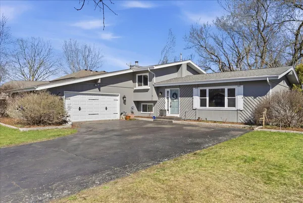 $399,900 | 30 Coventry Cove Court, Lake Villa, IL 60046