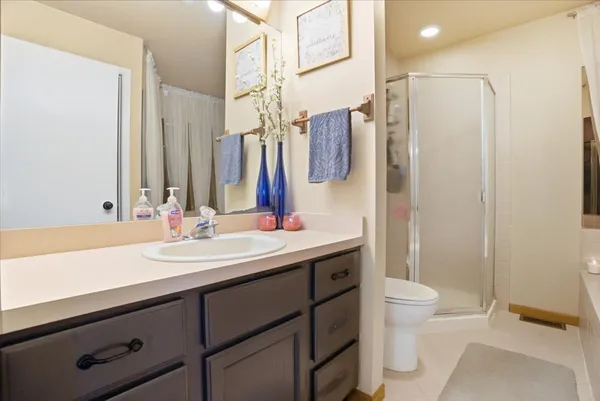$399,900 | 30 Coventry Cove Court, Lake Villa, IL 60046
