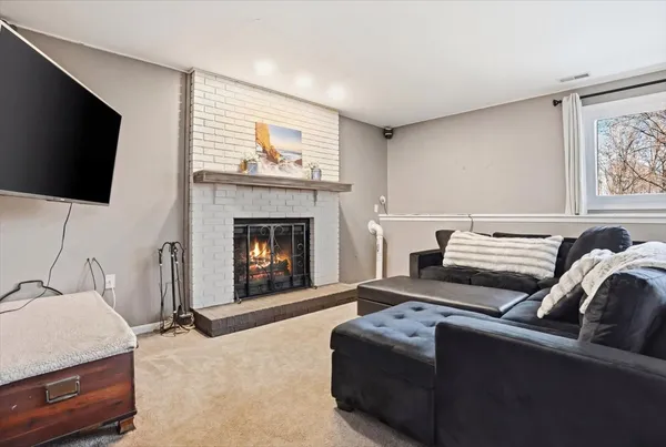 $399,900 | 30 Coventry Cove Court, Lake Villa, IL 60046
