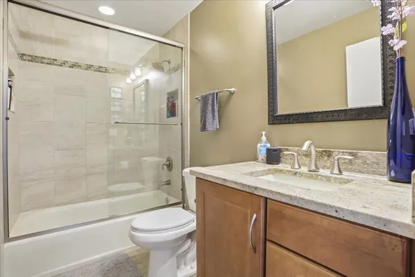 $399,900 | 30 Coventry Cove Court, Lake Villa, IL 60046