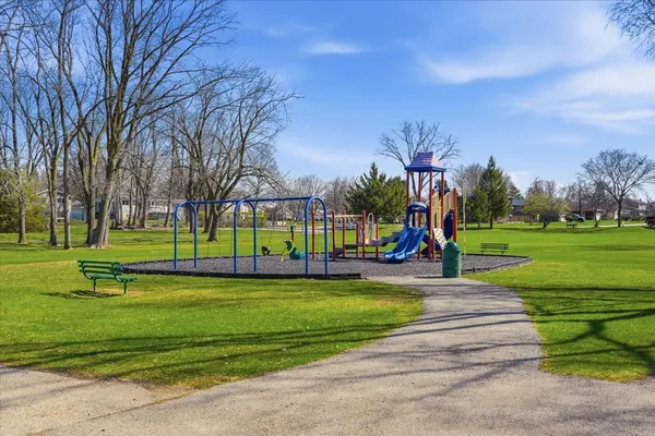 $399,900 | 30 Coventry Cove Court, Lake Villa, IL 60046