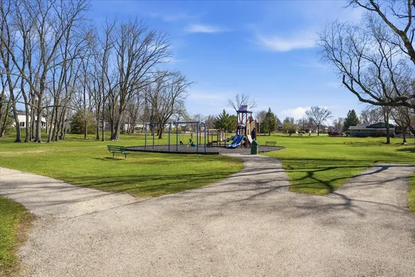 $399,900 | 30 Coventry Cove Court, Lake Villa, IL 60046