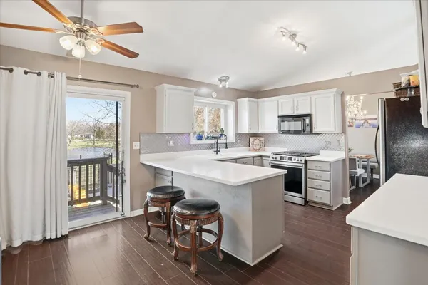 $399,900 | 30 Coventry Cove Court, Lake Villa, IL 60046