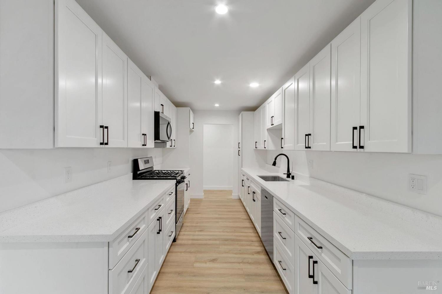 604 Oregon Street Fairfield, CA 94533 - Photo 9 of 25