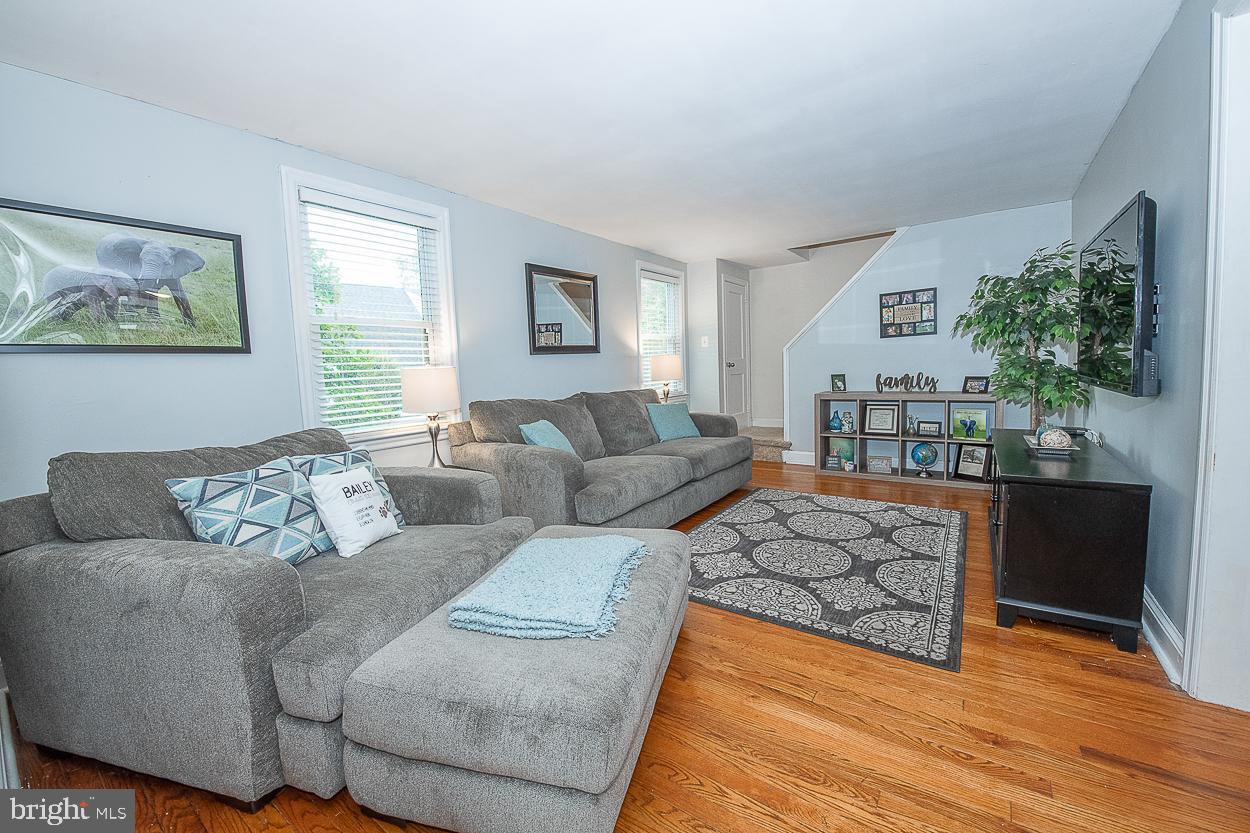 326 Shaw Road Ridley Park, PA 19078 - Photo 3 of 31