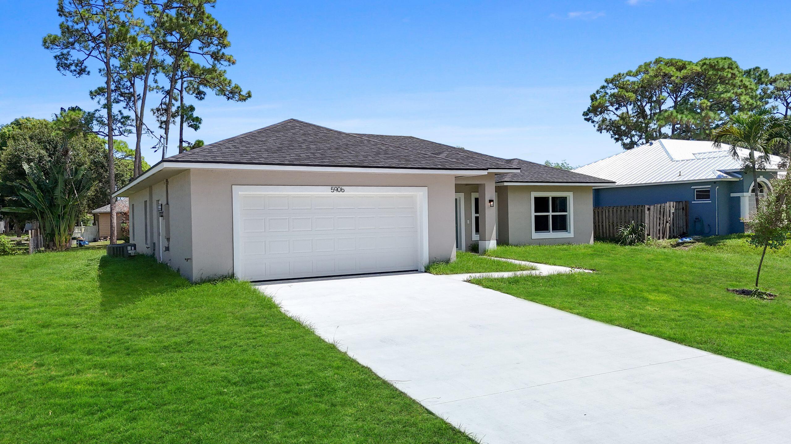 4611 Sunset Boulevard Fort Pierce, FL 34982 - Photo 4 of 28 a front view of house with yard and green space