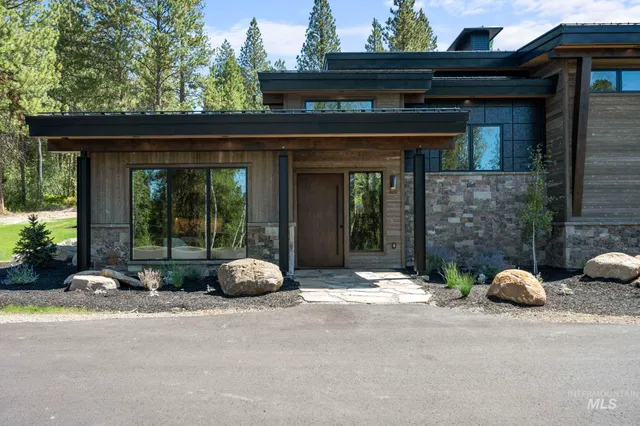 $2,100,000 | 1201 South Samson Trail, McCall, ID 83638