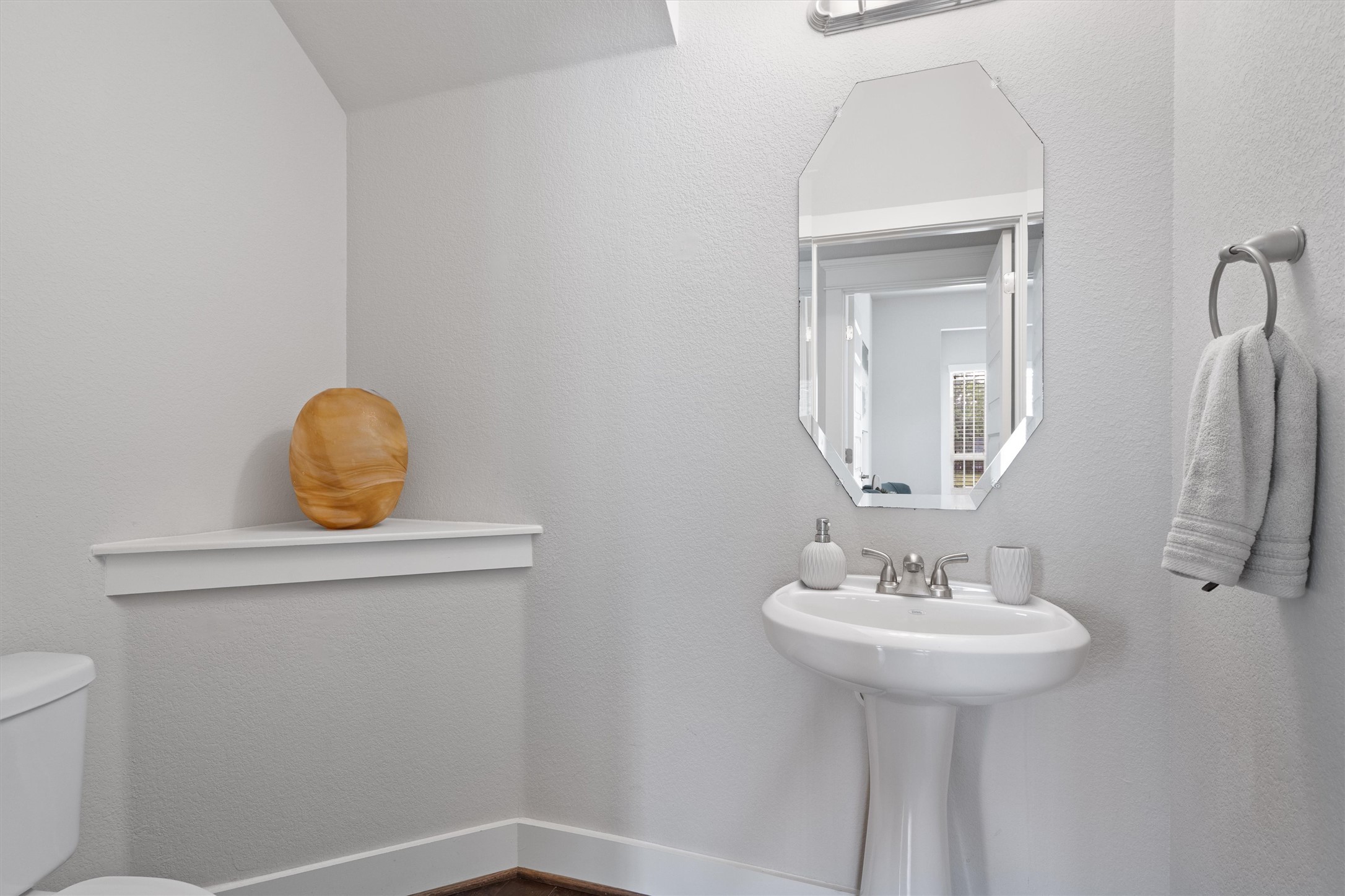 10625 Wills Loop Austin, TX 78717 - Photo 22 of 38 A downstairs powder room for guests.