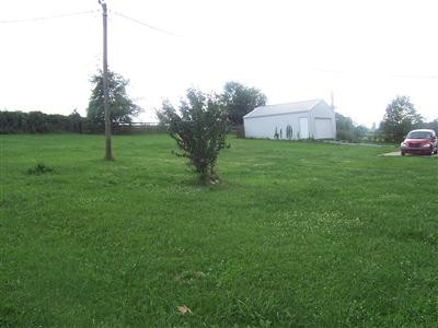 125 Creek Road Lancaster, KY 40444 - Photo 3 of 13 Back yard and 2 car garage