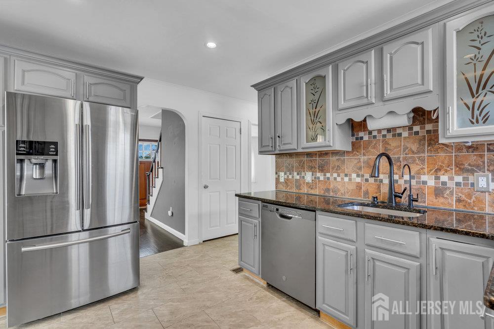 46 3rd Street Fords, NJ 08863 - Photo 14 of 44