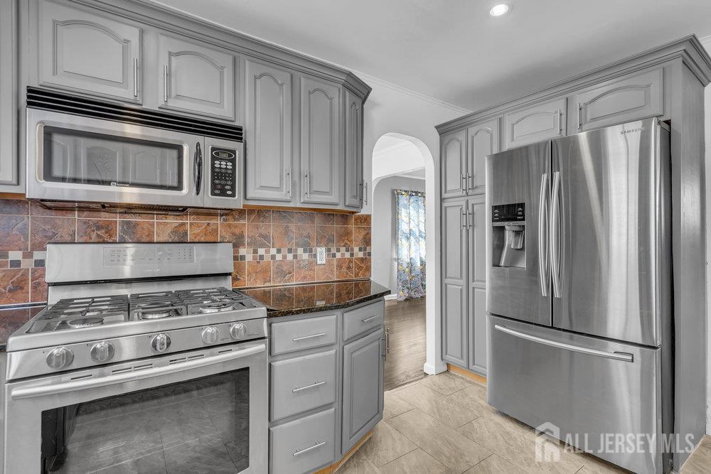 46 3rd Street Fords, NJ 08863 - Photo 15 of 44