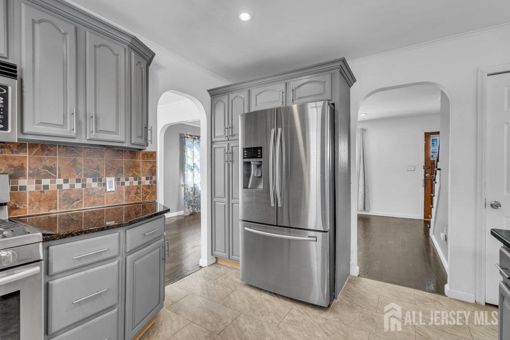 46 3rd Street Fords, NJ 08863 - Photo 16 of 44