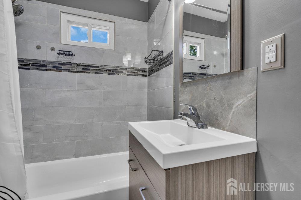 46 3rd Street Fords, NJ 08863 - Photo 23 of 44