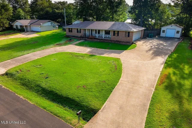 $215,000 | 514 North West Street, Carthage, MS 39051